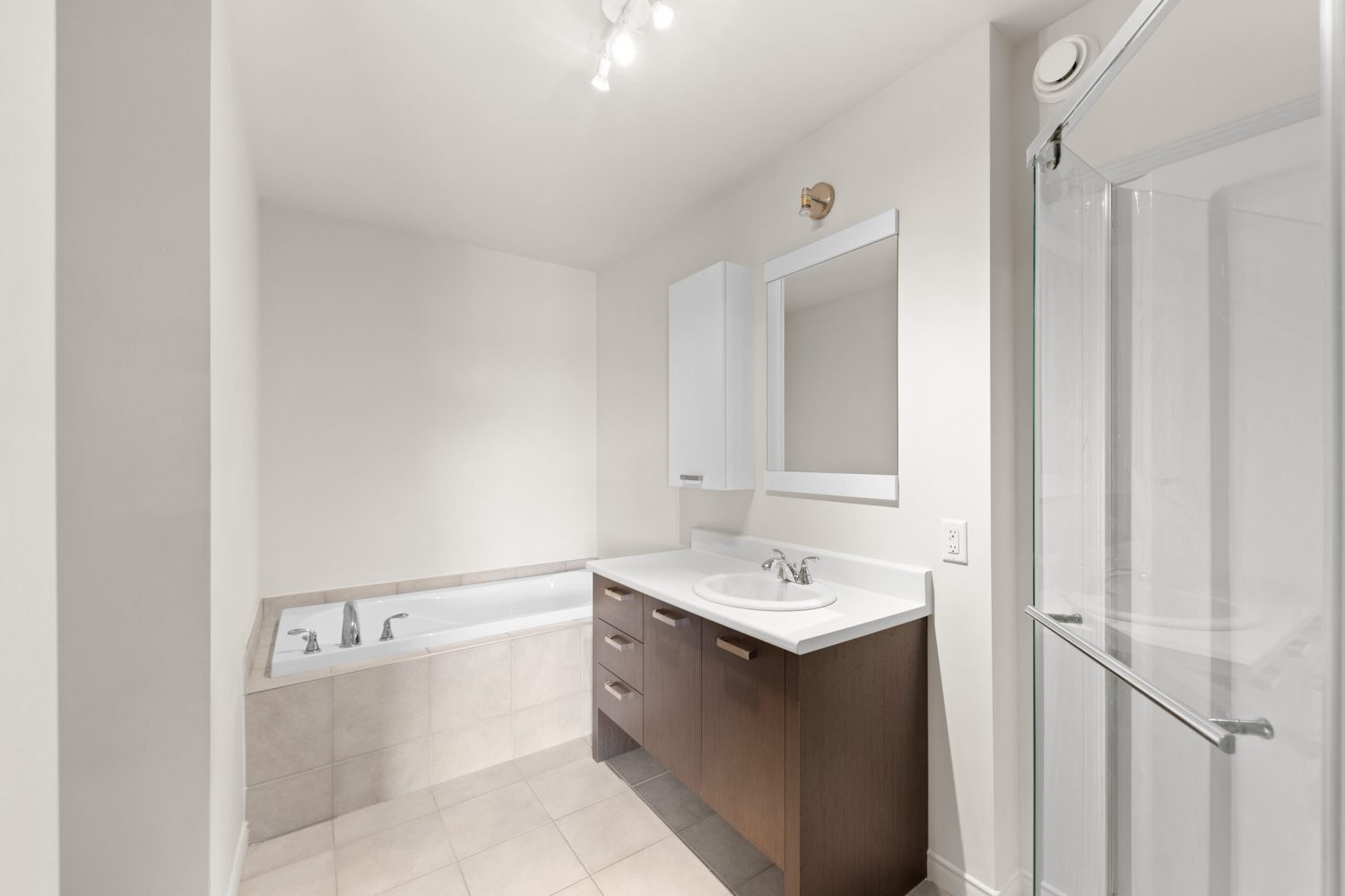 LUXImageSolution-Unite404-43RueSt-Denis-13